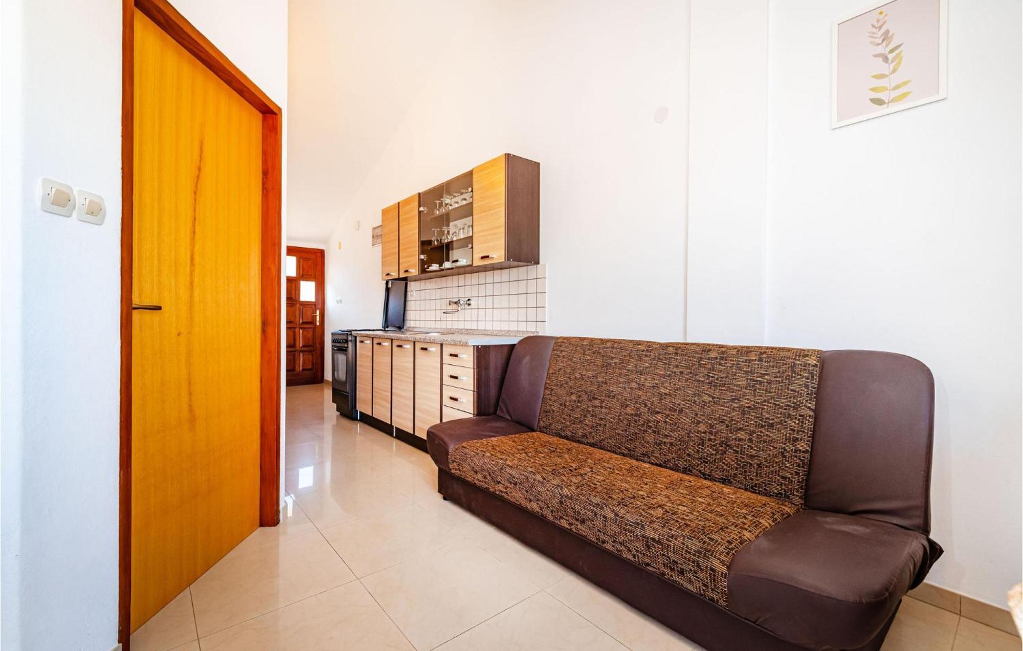 2 Bedroom Amazing Apartment In Nevidane ภายนอก รูปภาพ