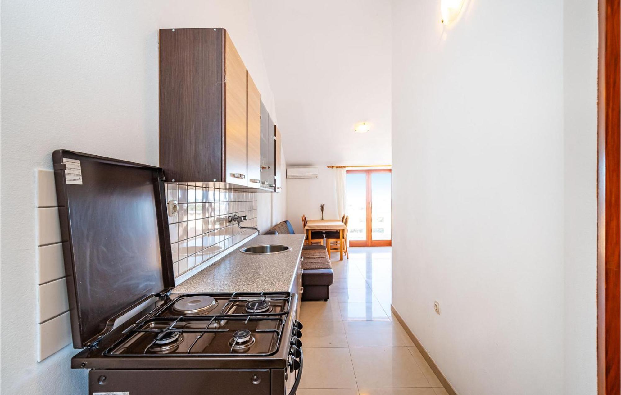2 Bedroom Amazing Apartment In Nevidane ภายนอก รูปภาพ
