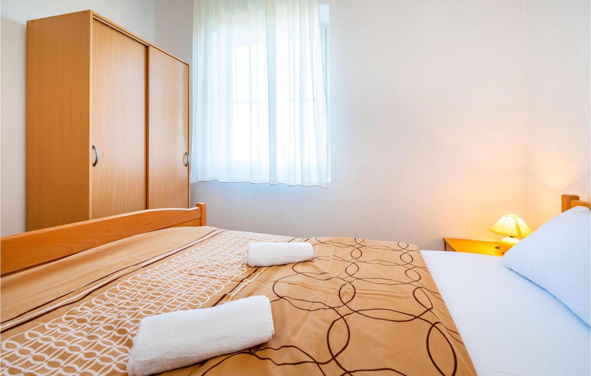 2 Bedroom Amazing Apartment In Nevidane ภายนอก รูปภาพ