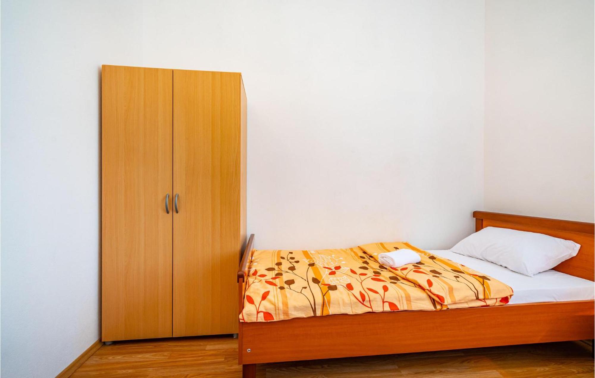 2 Bedroom Amazing Apartment In Nevidane ภายนอก รูปภาพ