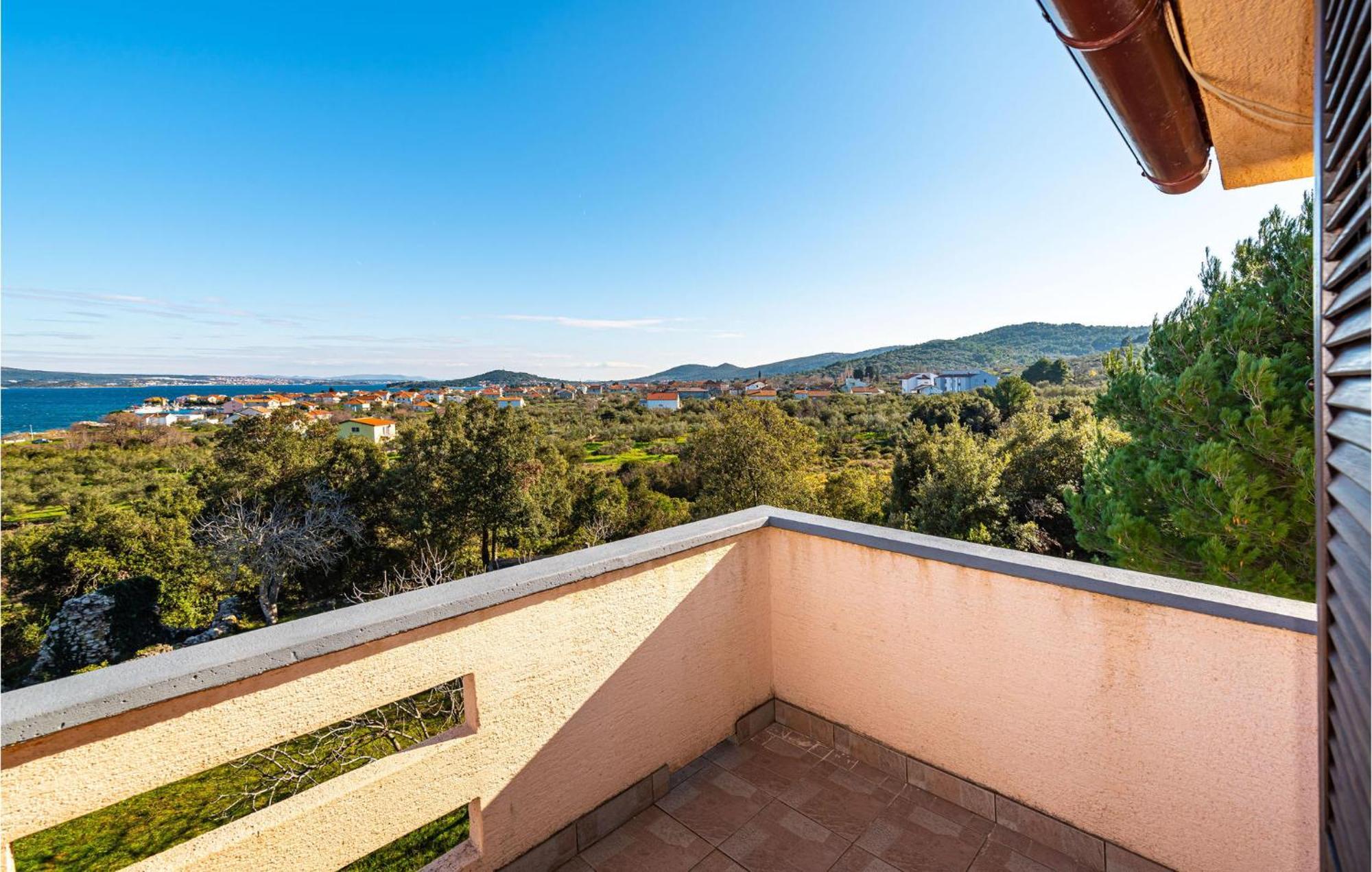 2 Bedroom Amazing Apartment In Nevidane ภายนอก รูปภาพ